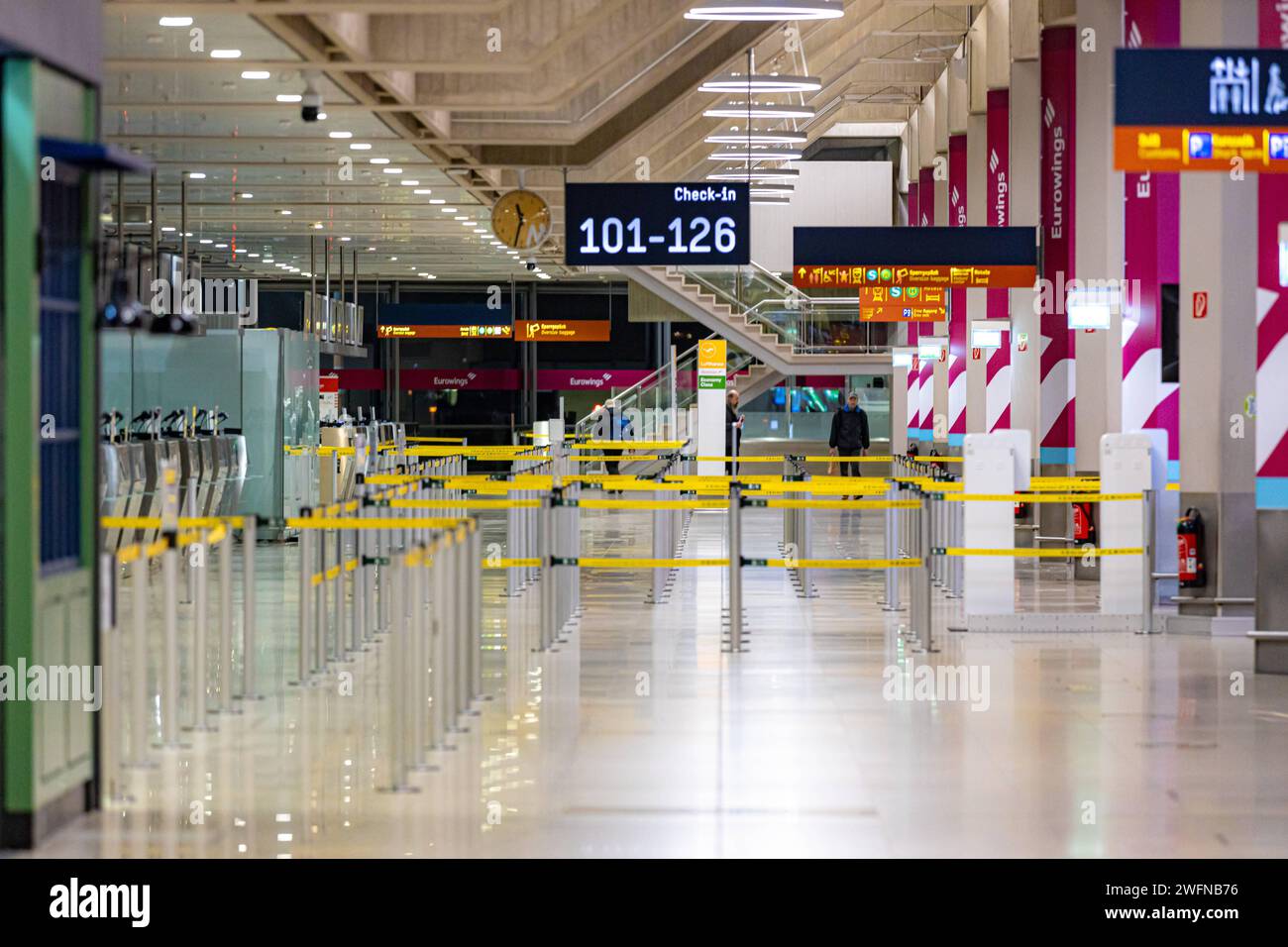 Symbolbild, Themenbild, Mottobild - Flugstreik am Flughafen Köln Bonn ...