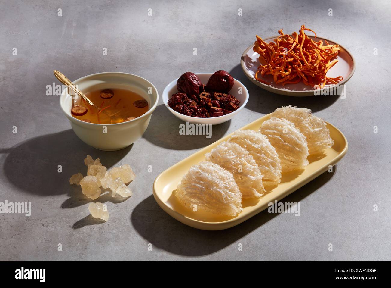 Bird nest soup contained in a bowl, a dish of jujube, cordyceps, edible