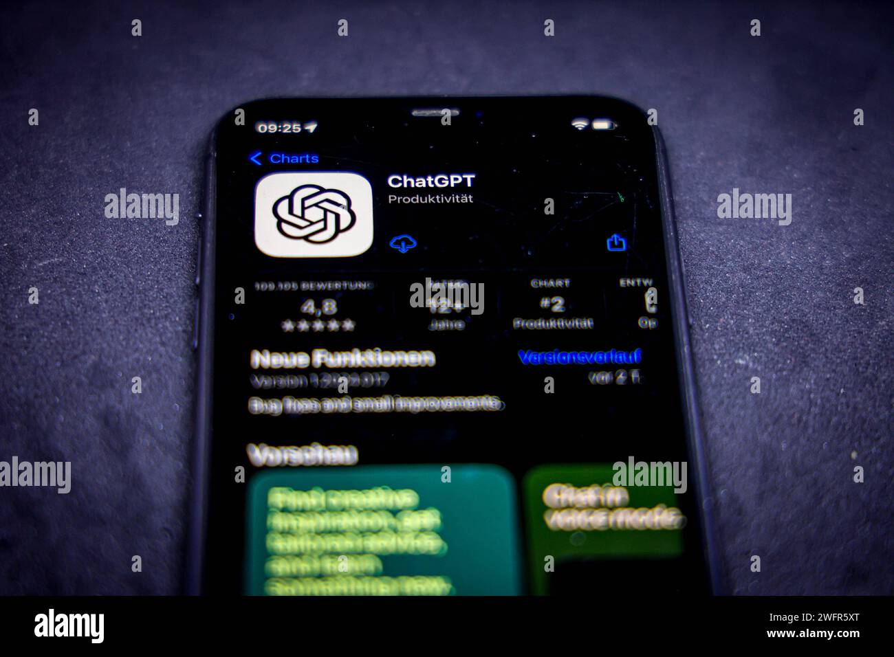 apple-app-store-auf-einem-iphone-apps-charts-gratis-chatgpt-29012024-apple-app-store-on-an-iphone-apps-charts-free-chatgpt-29-01-2024-2WFR5XT.jpg