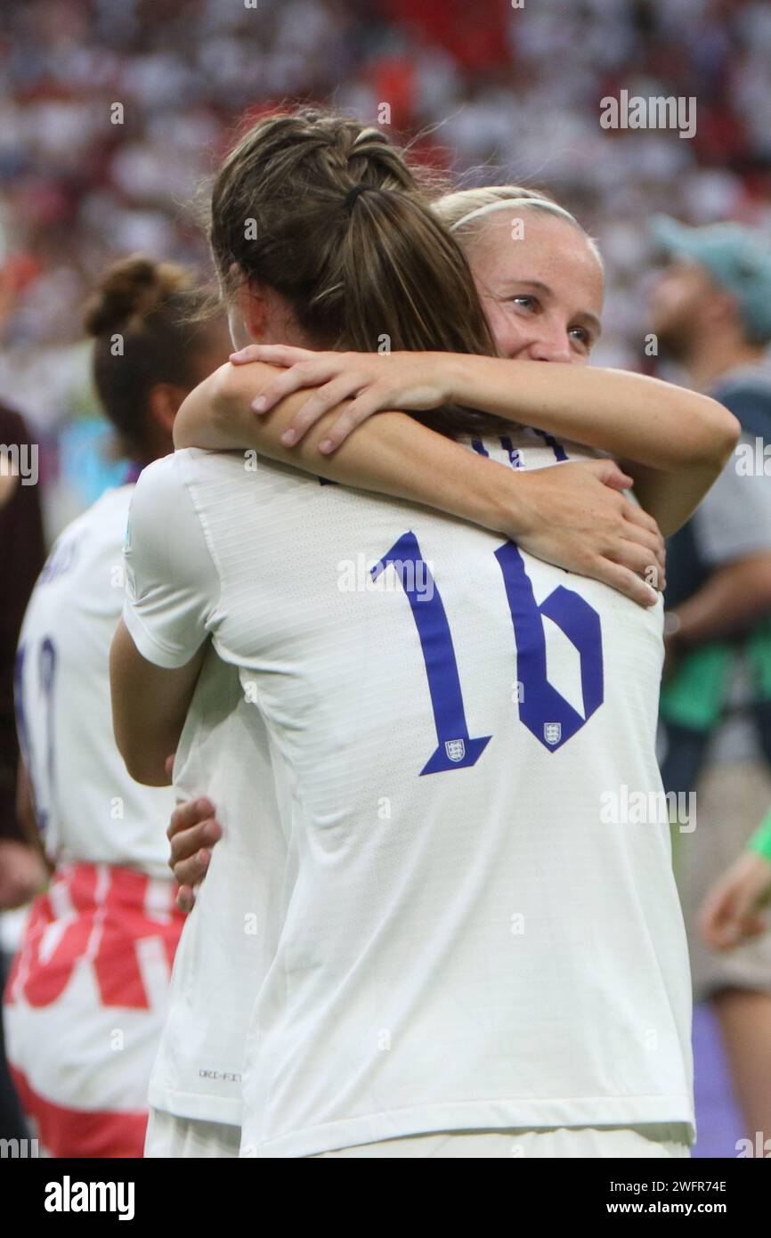 Beth Mead hugs Jill Scott UEFA Women's Euro Final 2022 England v Germany at Wembley Stadium, London 31 July 2022 Stock Photo