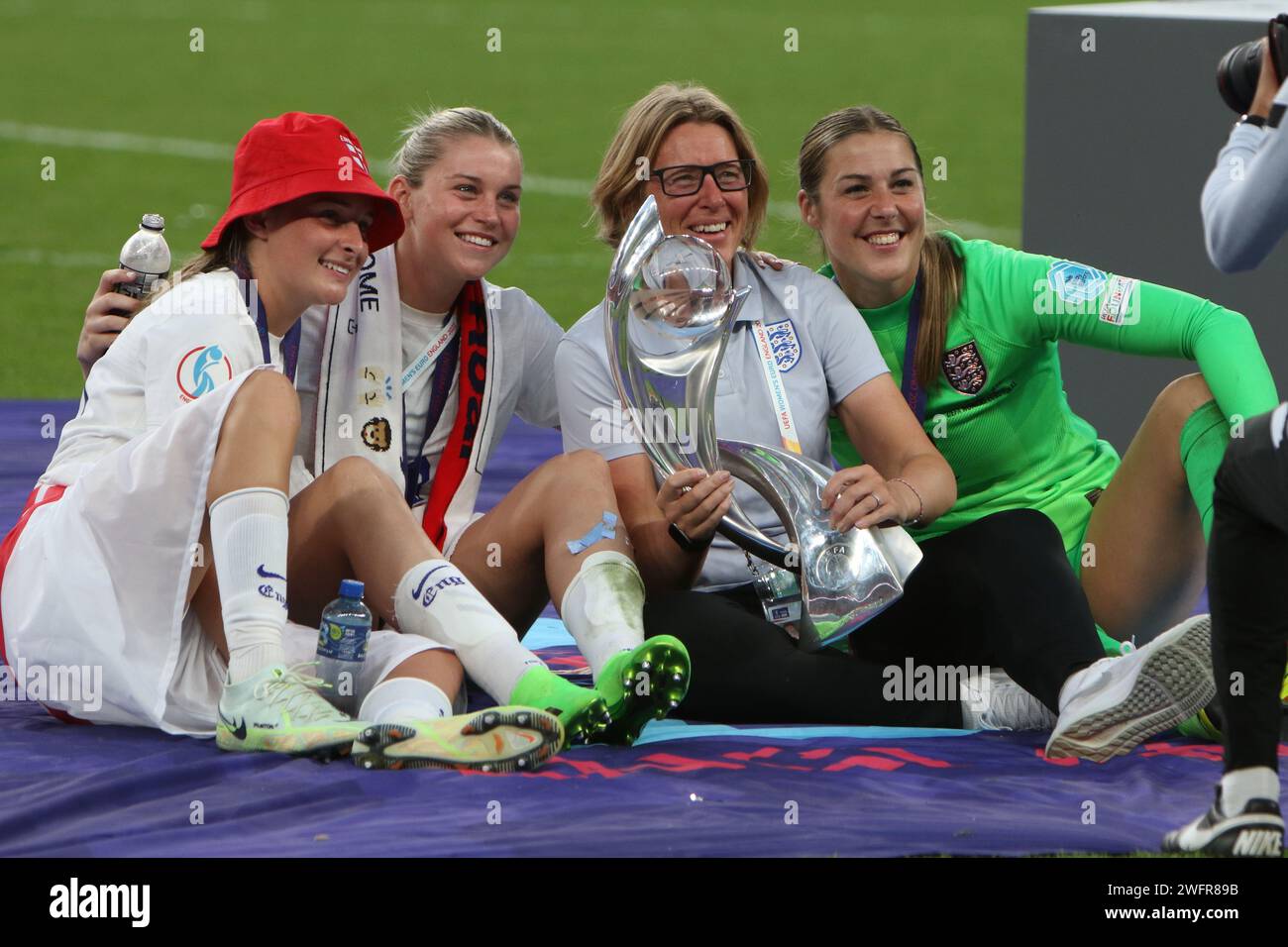 Ella Toone, Alessia Russo, Lynne Cameron, Mary Earps with trophy UEFA Women's Euro Final 2022 England v Germany Wembley Stadium, London 31 July 2022 Stock Photo