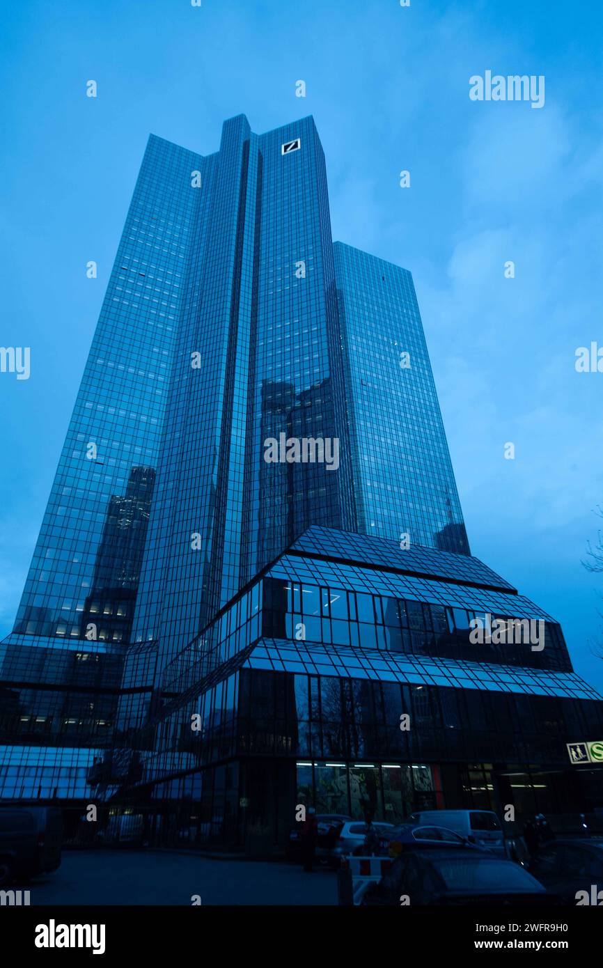 Die Konzernzentrale der Deutschen Bank in Frankfurt, Bilanzpressekonferenz der Deutsche Bank AG in Frankfurt, 01.02.2024. *** Deutsche Bank Group Headquarters in Frankfurt, Annual Press Conference of Deutsche Bank AG in Frankfurt, 01 02 2024 Stock Photo