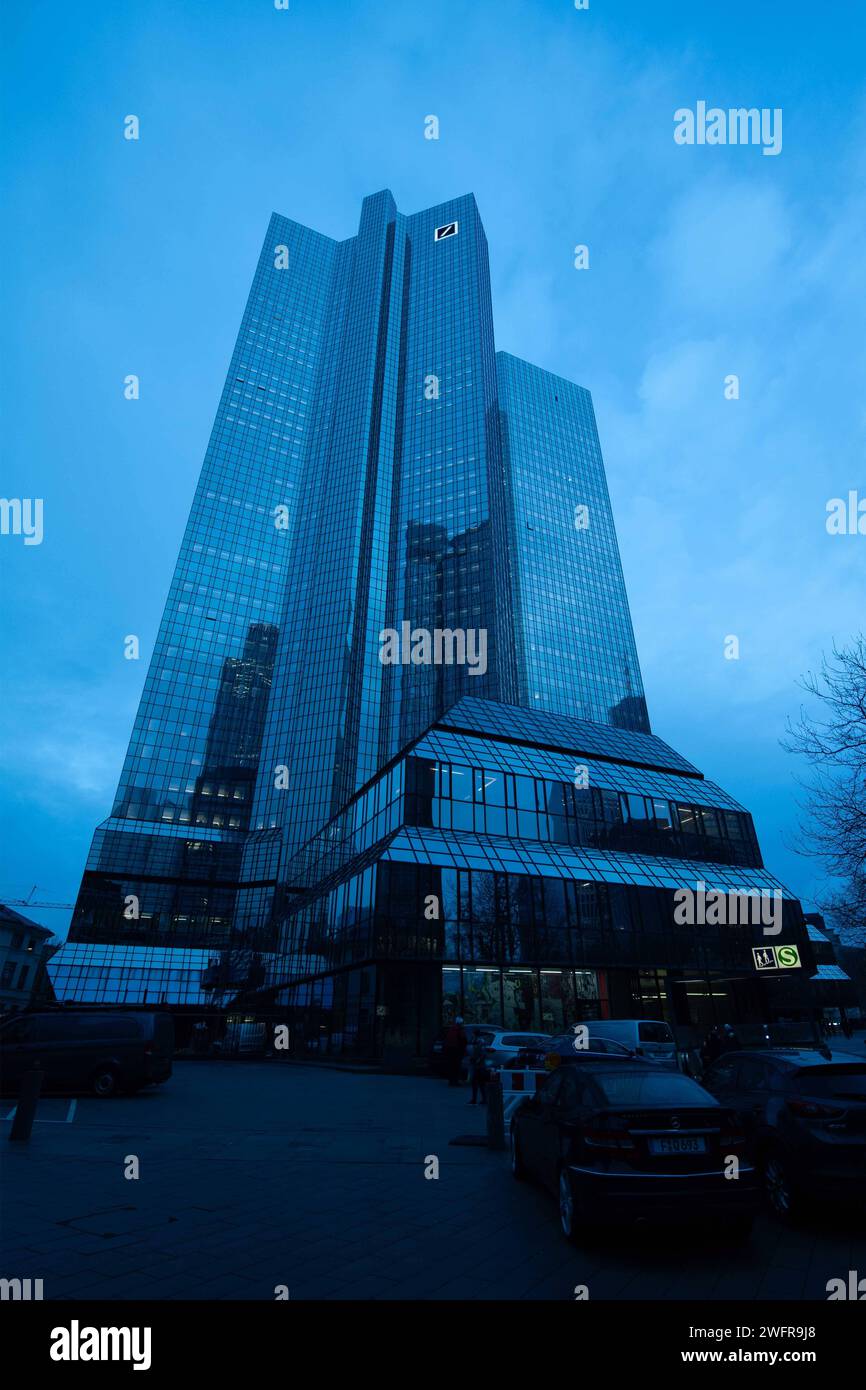 Die Konzernzentrale der Deutschen Bank in Frankfurt, Bilanzpressekonferenz der Deutsche Bank AG in Frankfurt, 01.02.2024. *** Deutsche Bank Group Headquarters in Frankfurt, Annual Press Conference of Deutsche Bank AG in Frankfurt, 01 02 2024 Stock Photo