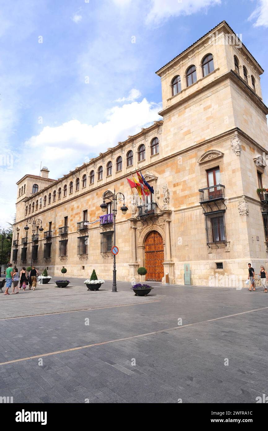 Palacio de los guzmanes palacio hires stock photography and images Alamy
