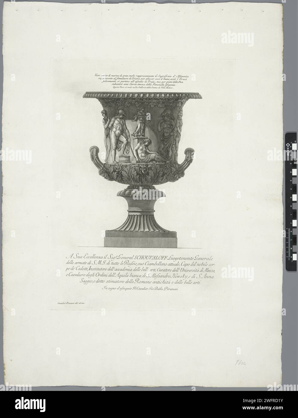 Vaas Met Het Offer Van iPhigenia, Giovanni Battista Piranesi, 1778 print A marble vase with a representation of the Iphigenia sacrifice. Text above performance. Assignment in the end margin. Rome paper etching vase  ornament. (story of) Iphigenia Stock Photo