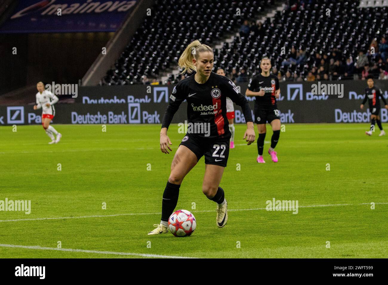 Nadine Riesen (Eintracht Frankfurt, 22) ; UEFA Womens Championsleague