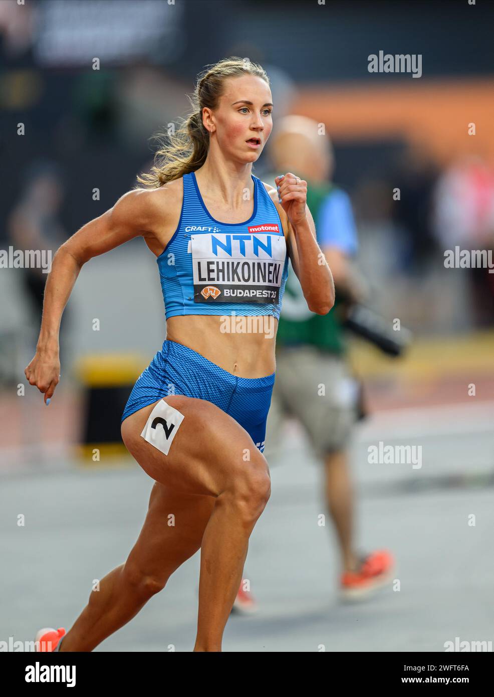viivi-lehikoinen-participating-in-the-400-meters-hurdles-at-the-world