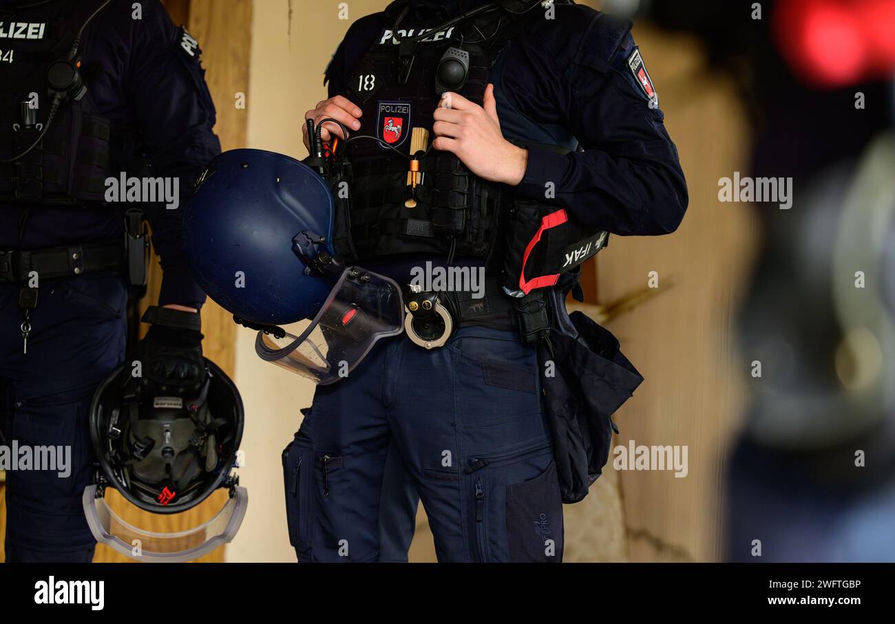 PRODUCTION - 03 January 2024, Lower Saxony, Hohenbostel: A police officer from Lüneburg wears an Individual First Aid Kit (IFAK) on his protective vest. Photo: Philipp Schulze/dpa Stock Photo