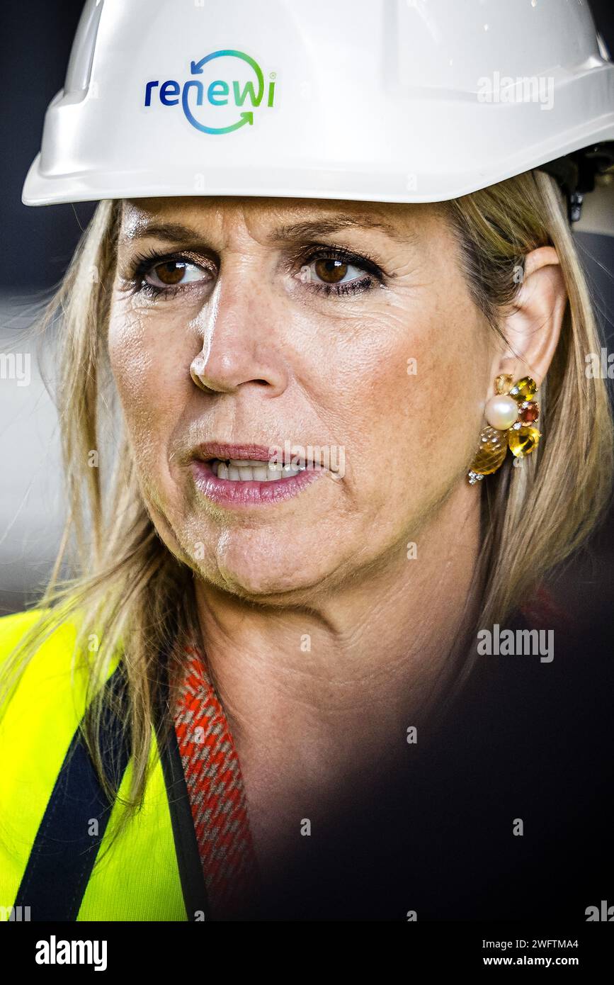 EINDHOVEN - Queen Maxima during a working visit to waste-to-product company Renewi. The visit focuses on the opportunities, challenges and obstacles in material recycling. ANP ROB ENGELAAR netherlands out - belgium out Stock Photo