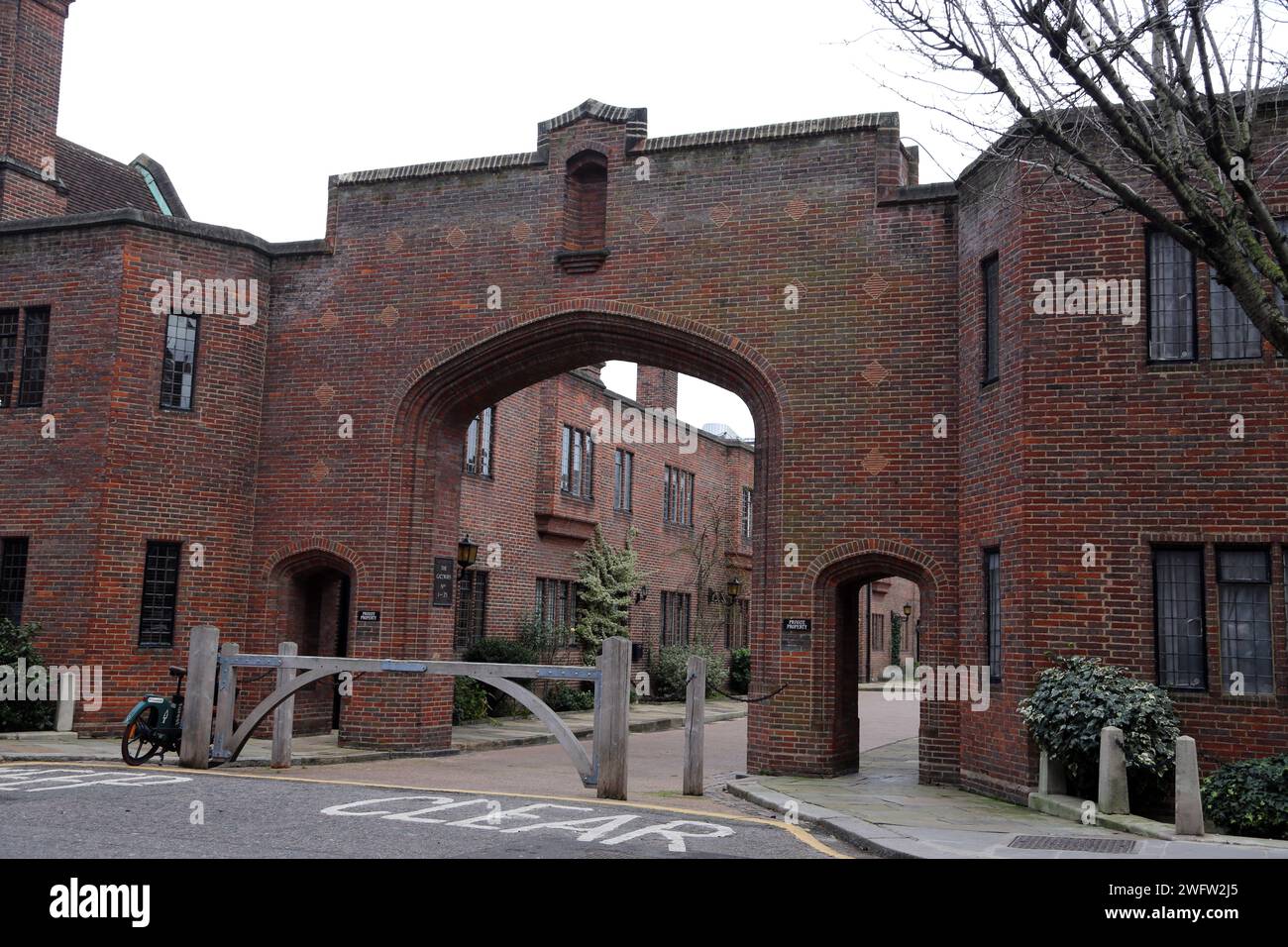 The Gateways 1930's grade II Listed Building Sprimont place Chelsea London England Stock Photo