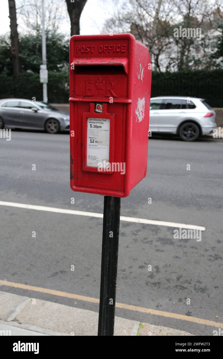 Royal Mail Pole Mounted Post Box With ER (Elizabeth Regina II) Cypher Chelsea London England Stock Photo