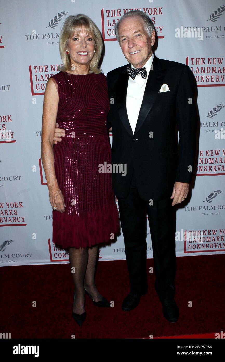 liz peek net worth