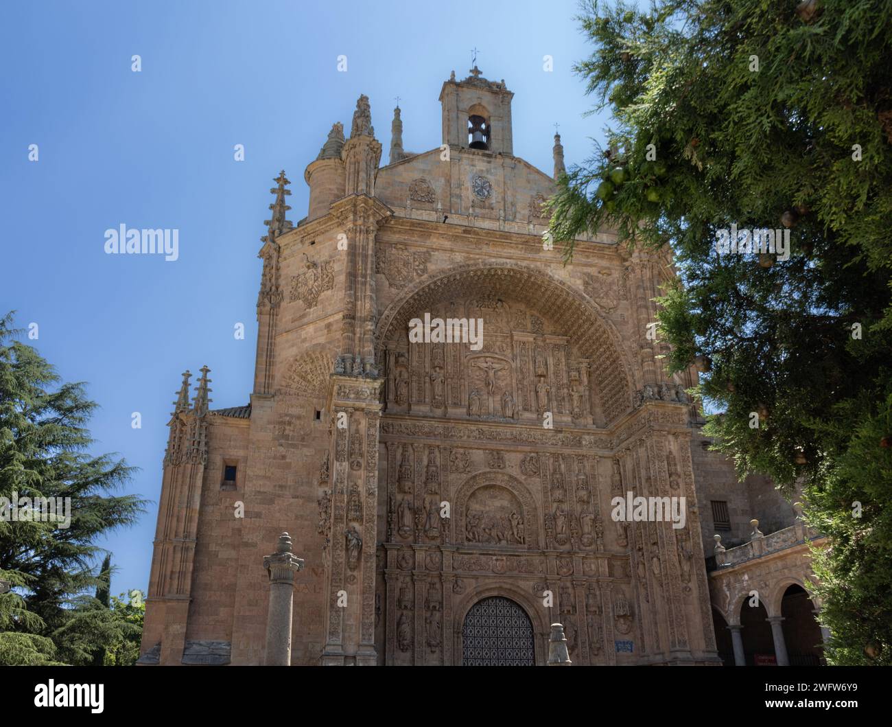 Convento de San Esteban de la orden dominicana, de estilo gótico pero con decoración plateresca, Salamanca, España Stock Photo