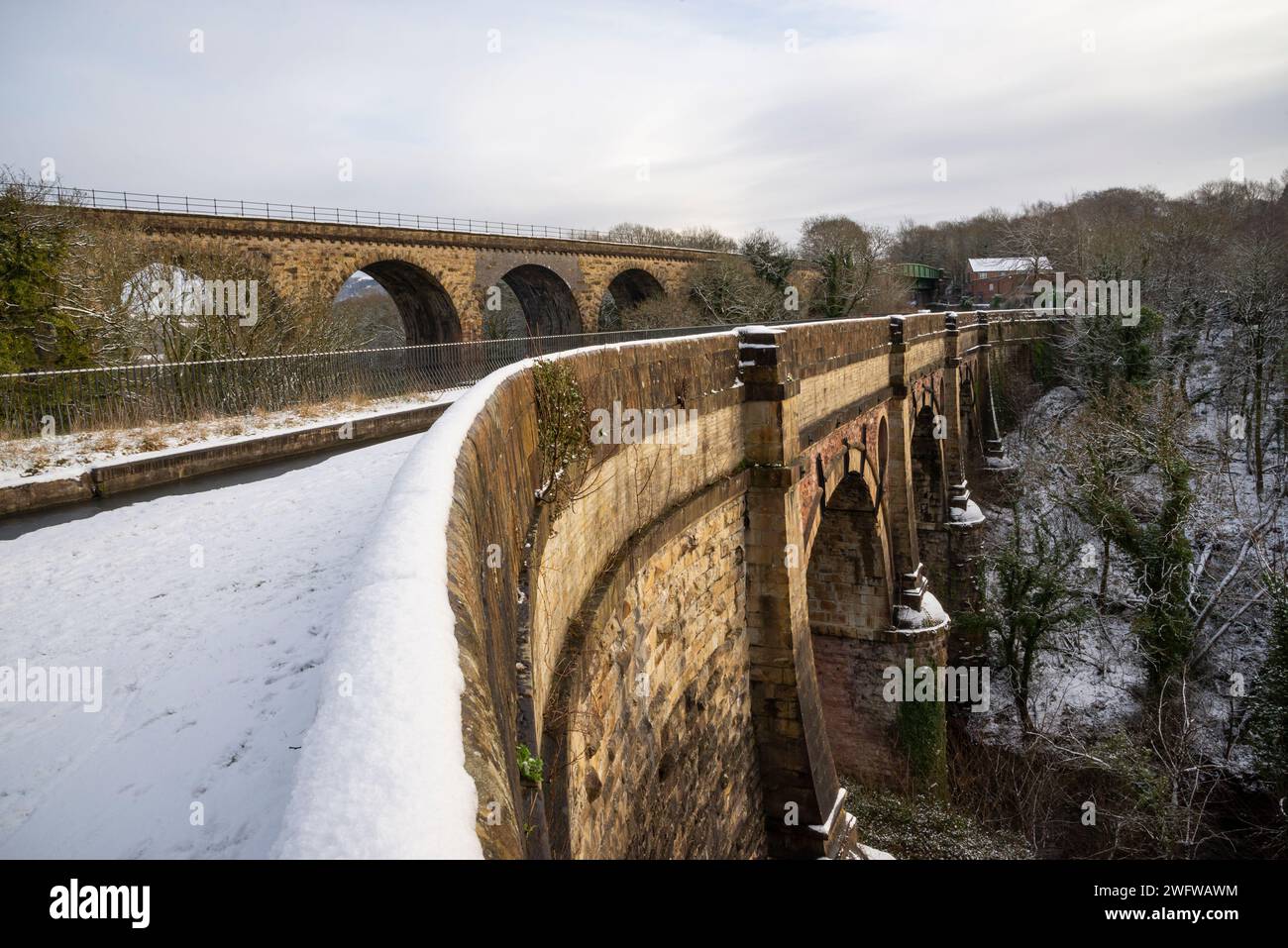 A snowy morning on the Peak Forest Canal at Marple, Stockport, Greater Manchester, England. View of the historic Marple Aquaduct. Stock Photo