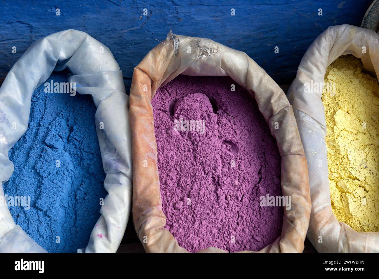 Pigments and powdered hi-res stock photography and images - Alamy