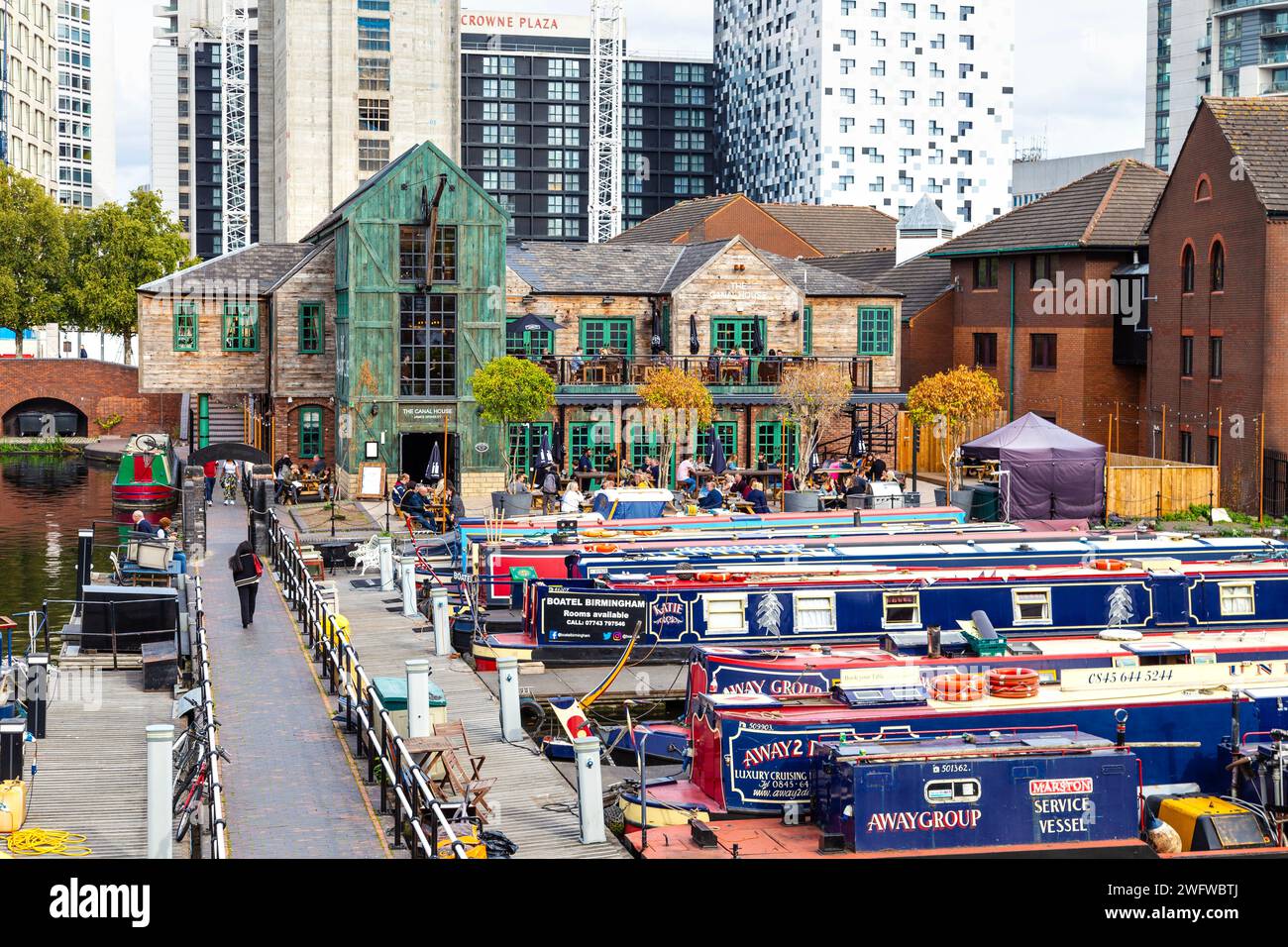 The Canal House pub and Gas Street Basin with moored houseboats, Birmingham, West Midlands, England Stock Photo