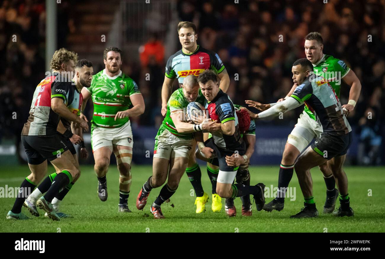 Harlequins Jarrod Evans and Leicester Tigers Mike Brown in action