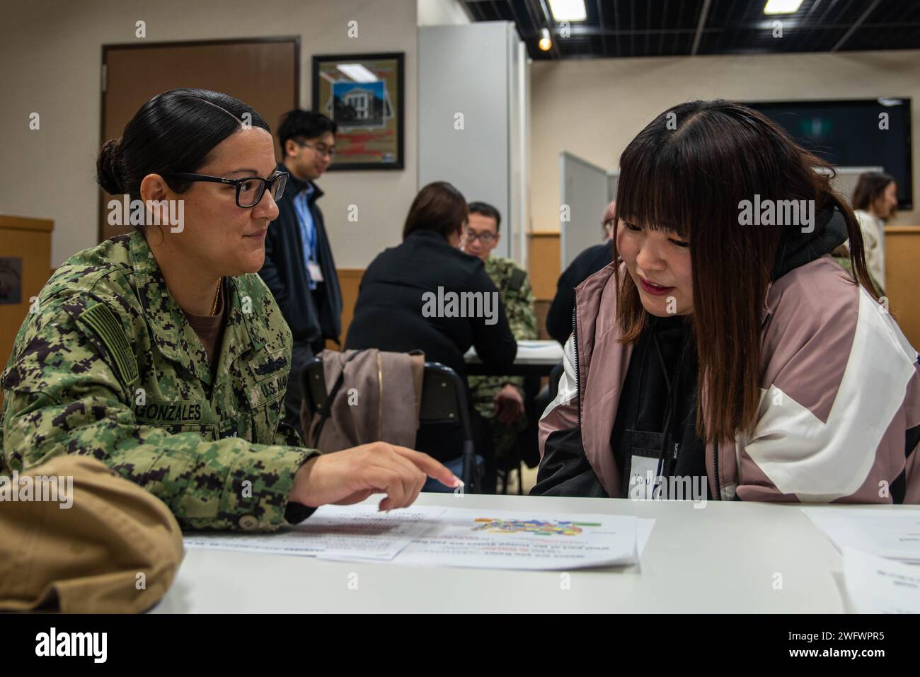 Japan united states map hi res - 240124 N Oe145 1064 Yokosuka Japan Jan 24 2024 Mass Communication Specialist 1st Class Deanna Gonzales Left From Harlingen Texas Shows A Japanese National Where Her Hometown Is On A Map During A Cultural Exchange Event At Club Alliance Onboard Commander Fleet Activities Yokosuka Jan 24 Ronald Reagan The Flagship Of Carrier Strike Group 5 Provides A Combat Ready Force That Protects And Defends The United States And Supports Alliances Partnerships And Collective Maritime Interests In The Indo Pacific Region 2WFWPR5 