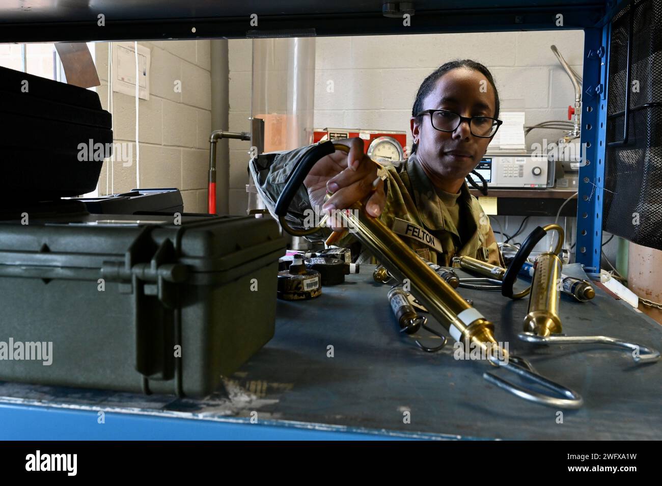 Surface equipment maintenance facilities hi-res stock photography and ...