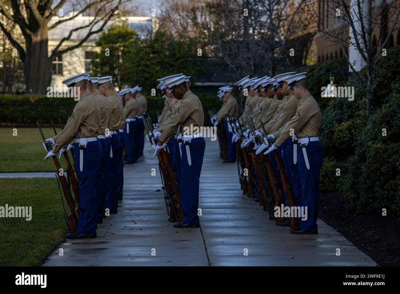Barracks Marines execute “fix during the Rifle Ceremonial