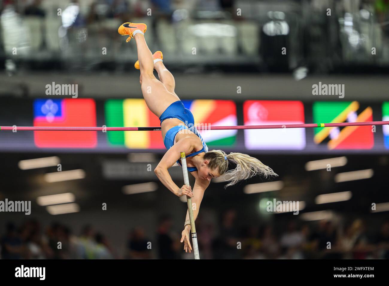 elina-lampela-participating-in-the-pole-vault-at-the-world-athletics