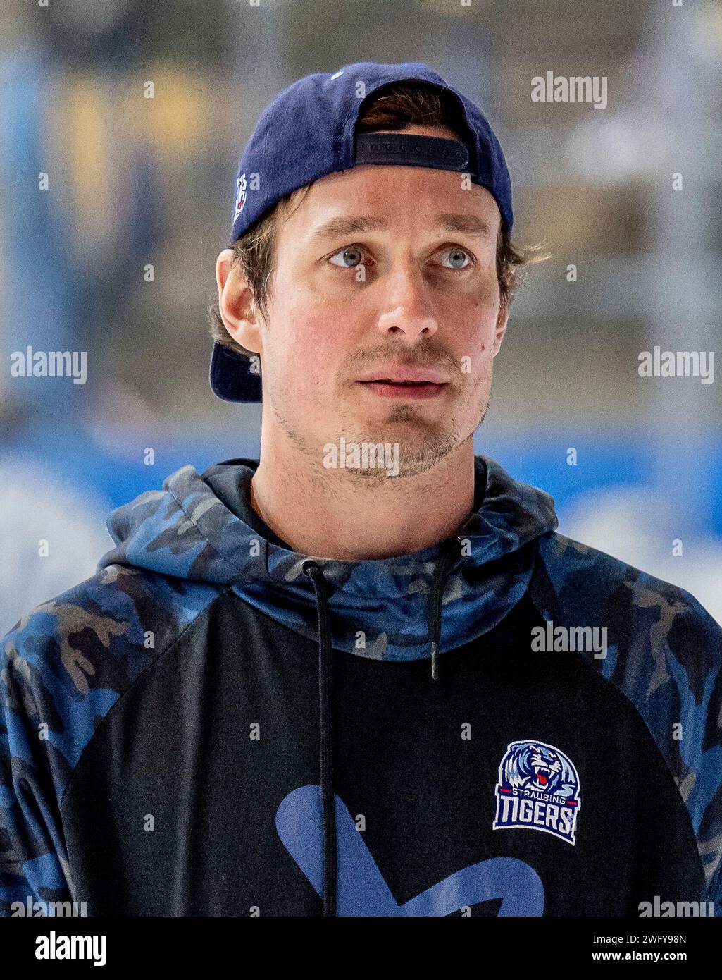 Justin Braun (Straubing Tigers, #61). EHC Red Bull Muenchen gegen ...