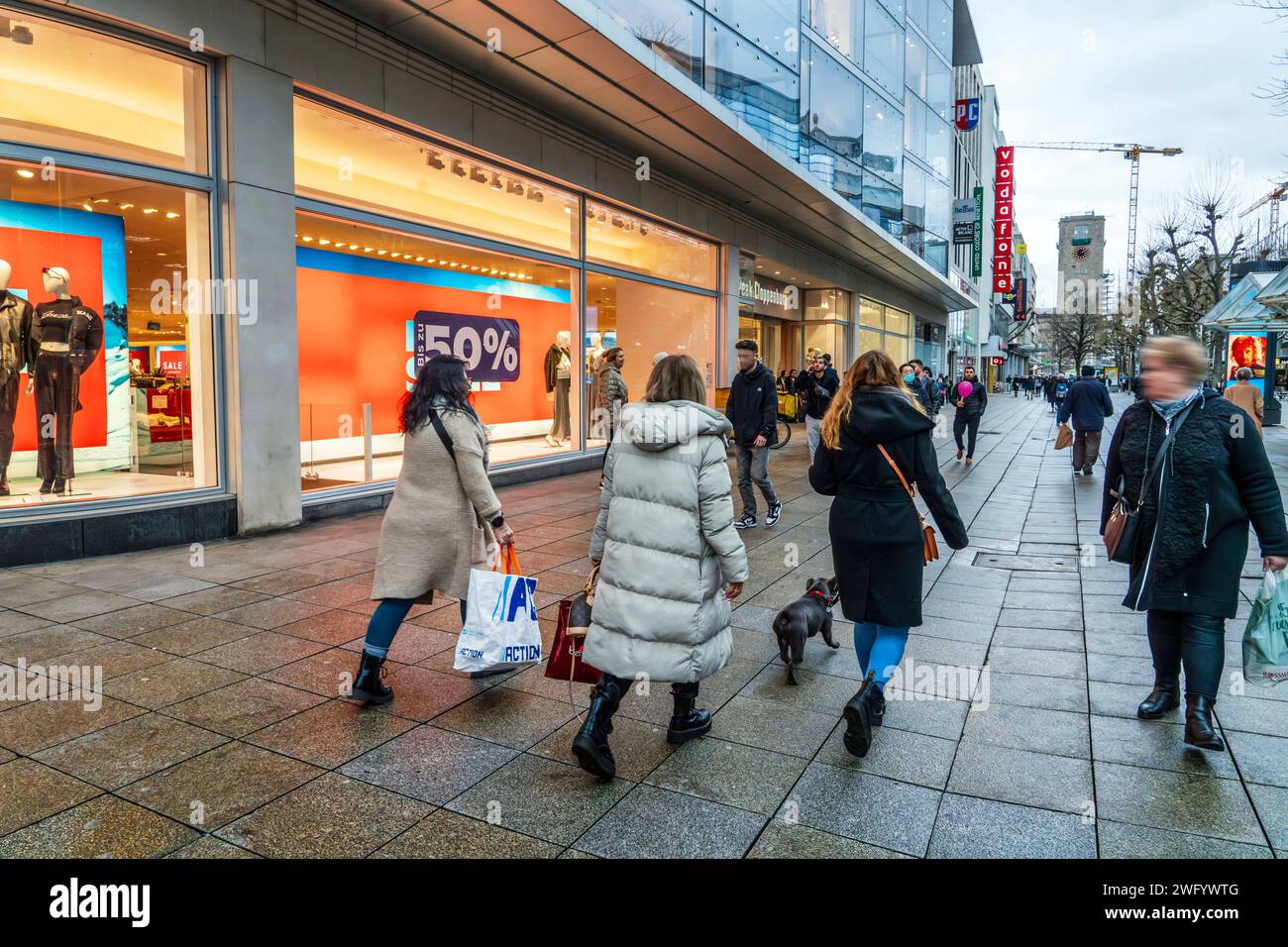 Shopping in der Königstraße, Stuttgart, Februar 2024 Deutschland ...