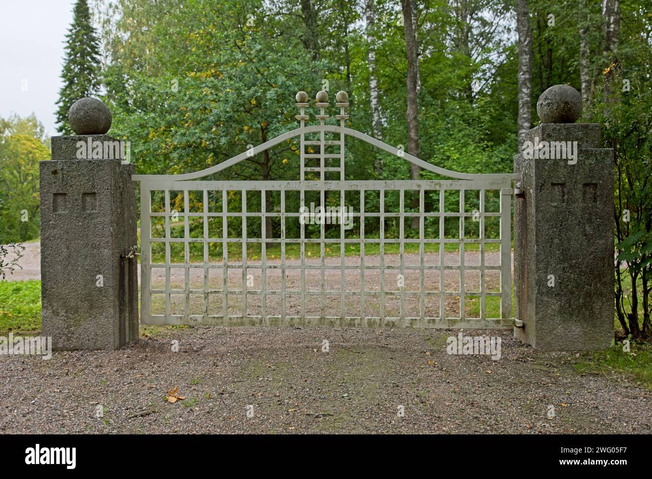 Outdoor metal gate hi-res stock photography and images - Alamy