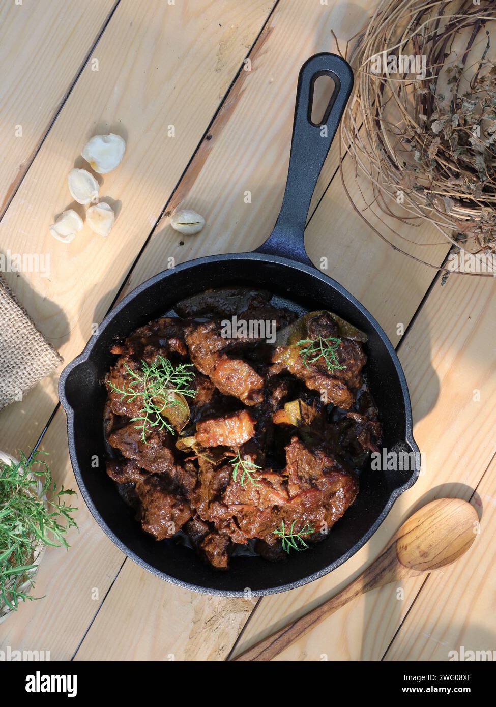 Rendang hi-res stock photography and images - Alamy