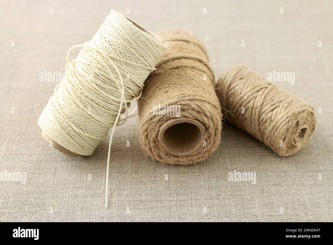 Jute strings hi-res stock photography and images - Alamy