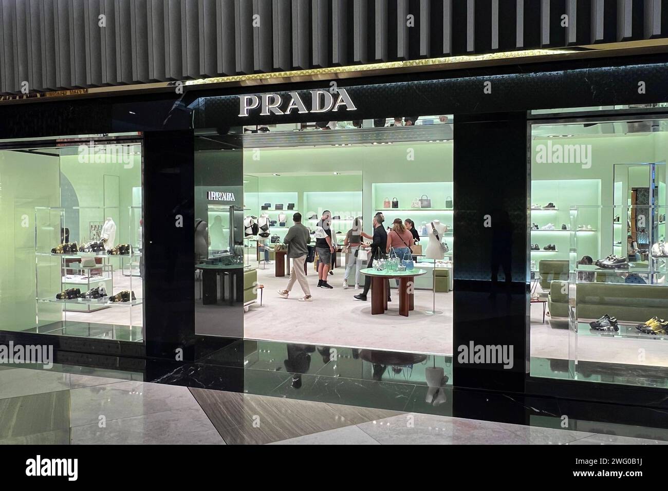 PRADA Shop,Laden,Boutique in der Mall of Dubai,Shopping Center,Einkaufszentrum.Luxusmarke,Nobelmarke, *** PRADA store,store,boutique in the Mall of Dubai,shopping center,shopping mall luxury brand,luxury brand, Stock Photo
