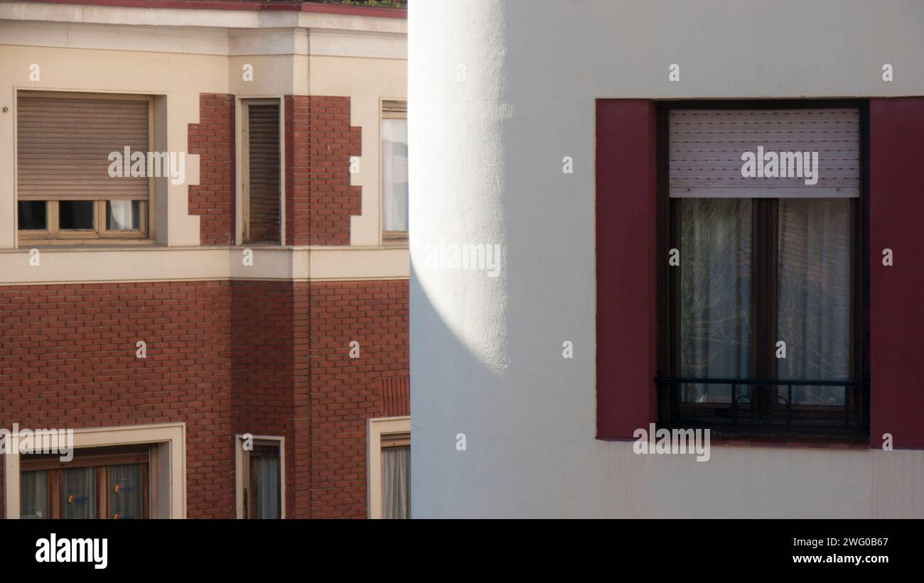 WIndows in buildings in urban street Stock Photo - Alamy