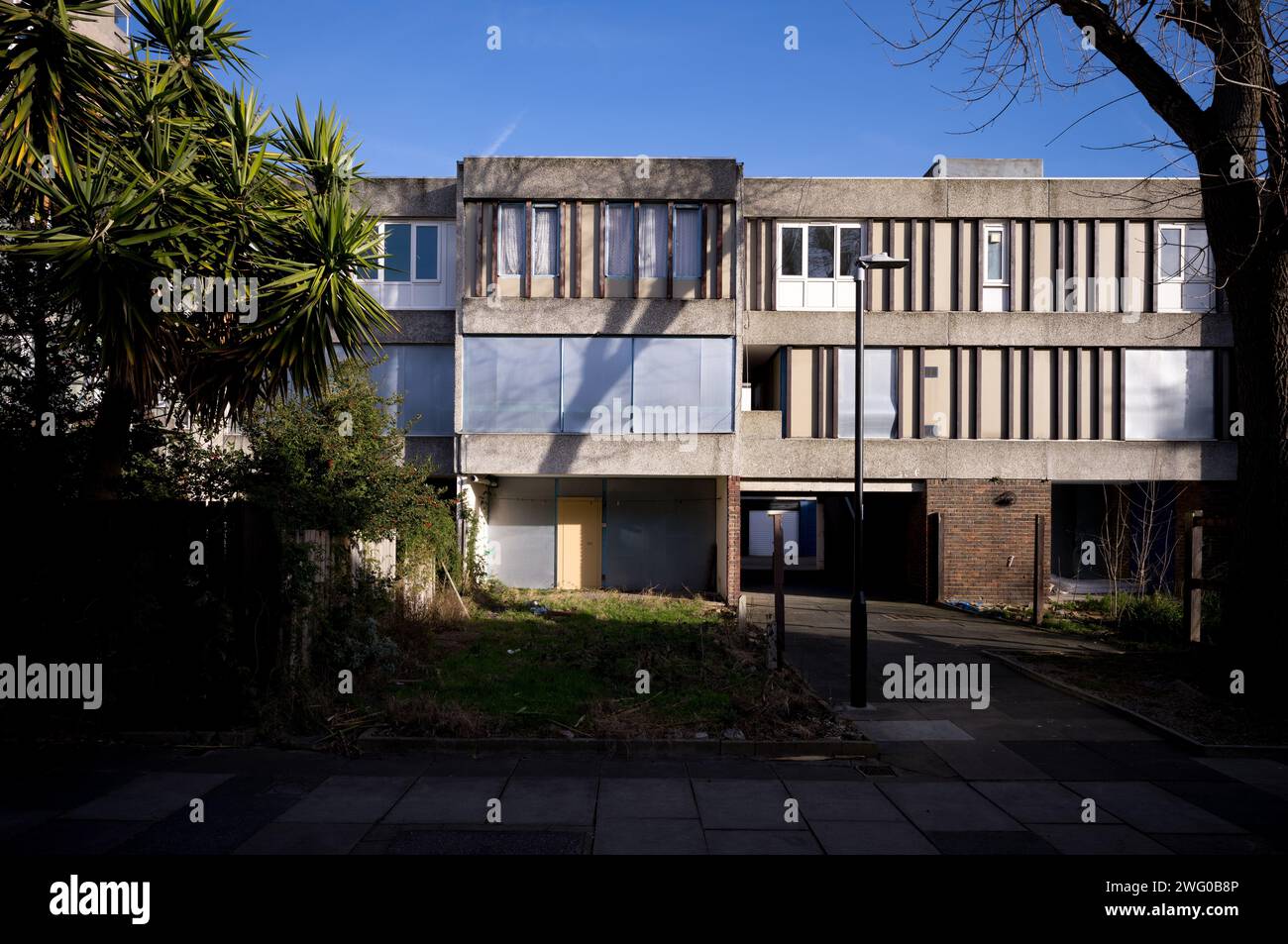 Housing on Hinksey Path SE2, part of the Lesnes Estate in Thamesmead, a brutalist estate built in 1967, due to be demolished and redeveloped. Stock Photo