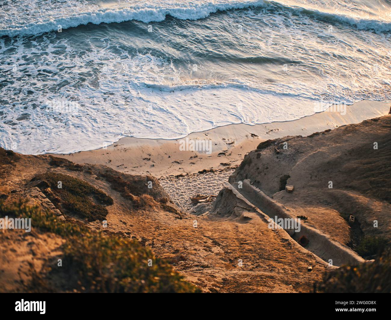 Empty sandy beach ocean waves hi-res stock photography and images - Alamy