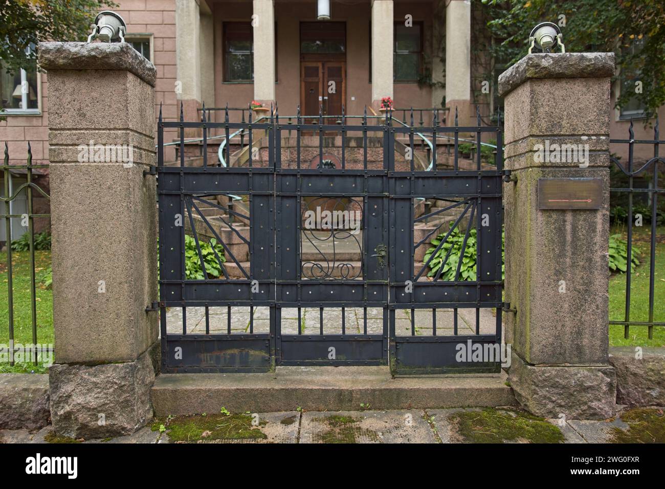 Ornamental metal gate hi-res stock photography and images - Alamy