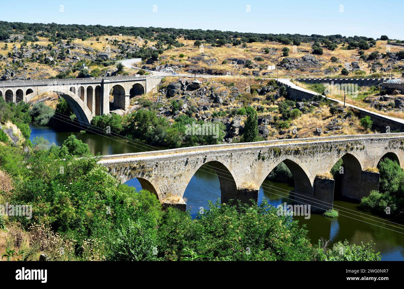 Tormes River, old and new bridges. Ledesma, Salamanca province, Castilla y Leon, Spain. Stock Photo