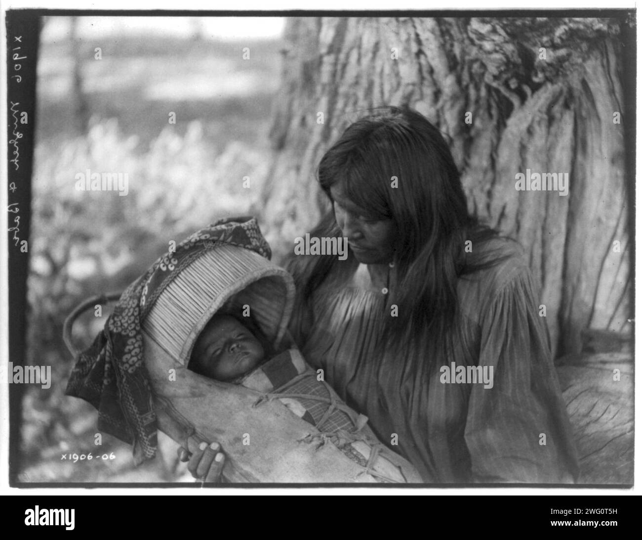 Apache children Black and White Stock Photos & Images - Alamy