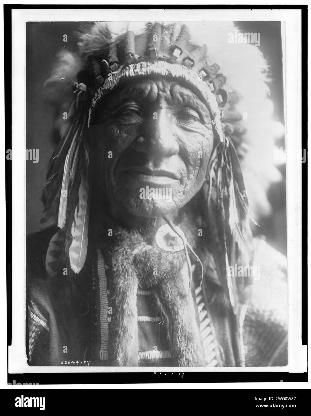 Red Dog (Shunka Luta), c1907. Head-and-shoulders portrait of Dakota man. Stock Photo