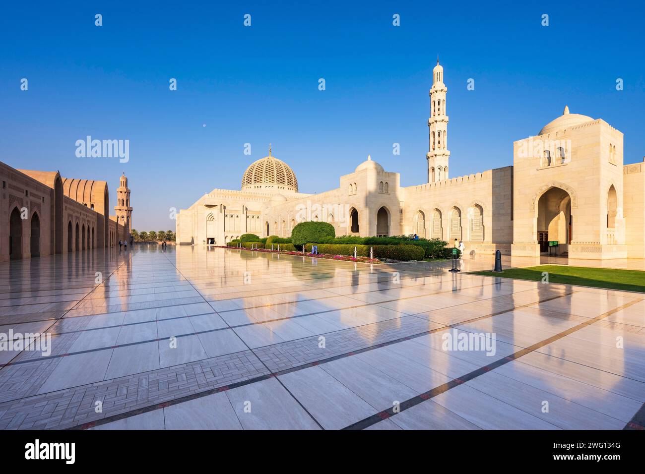 sultan qaboos grand mosque in muscat