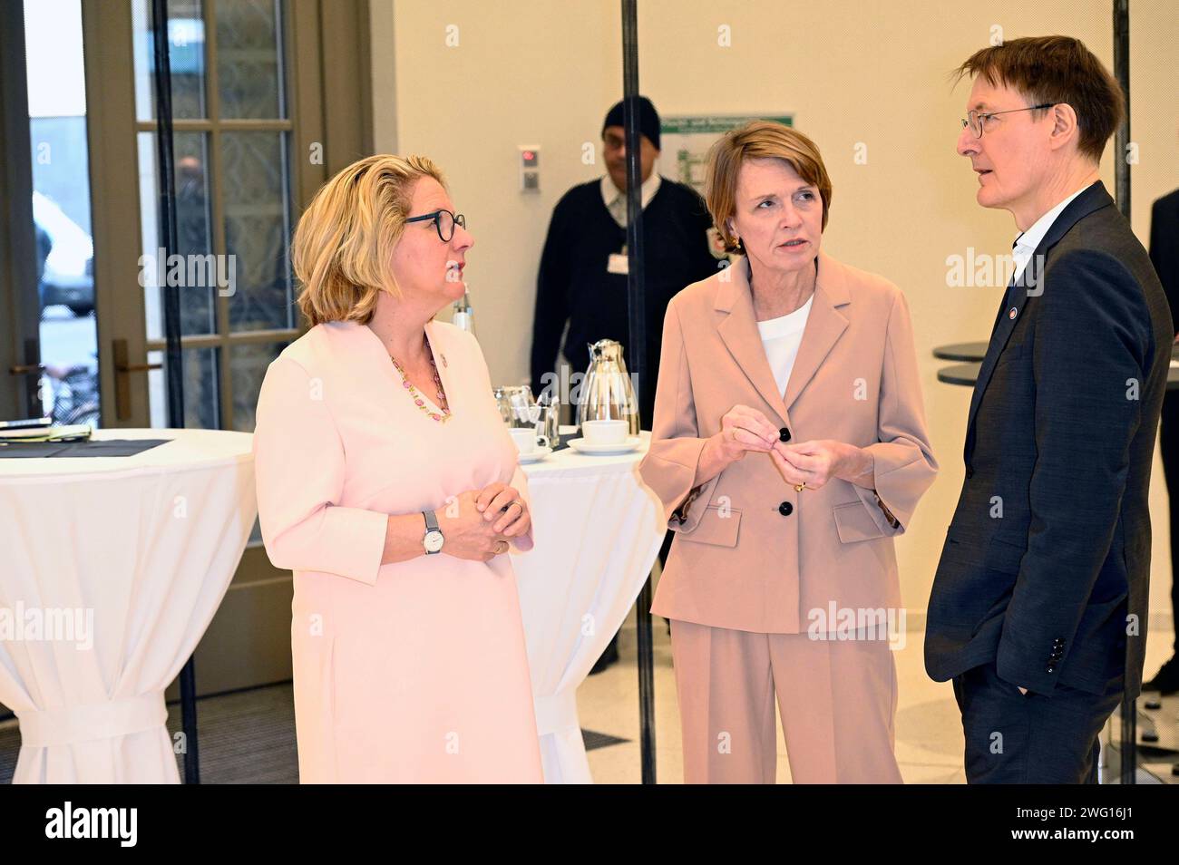 Svenja Schulze, Elke Büdenbender und Karl Lauterbach bei der Ukrainian