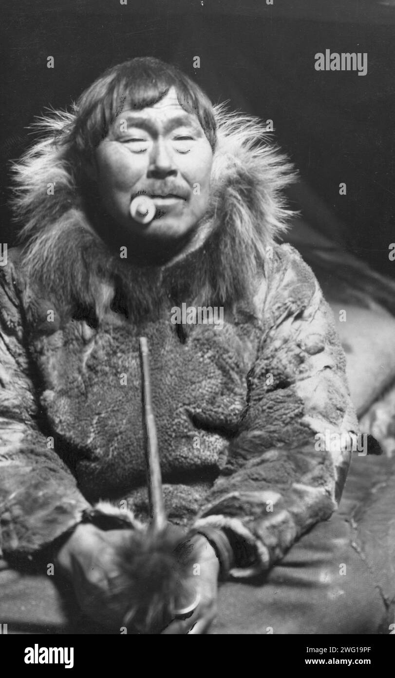 Eskimo smoking pipe, between c1900 and c1930 Stock Photo - Alamy
