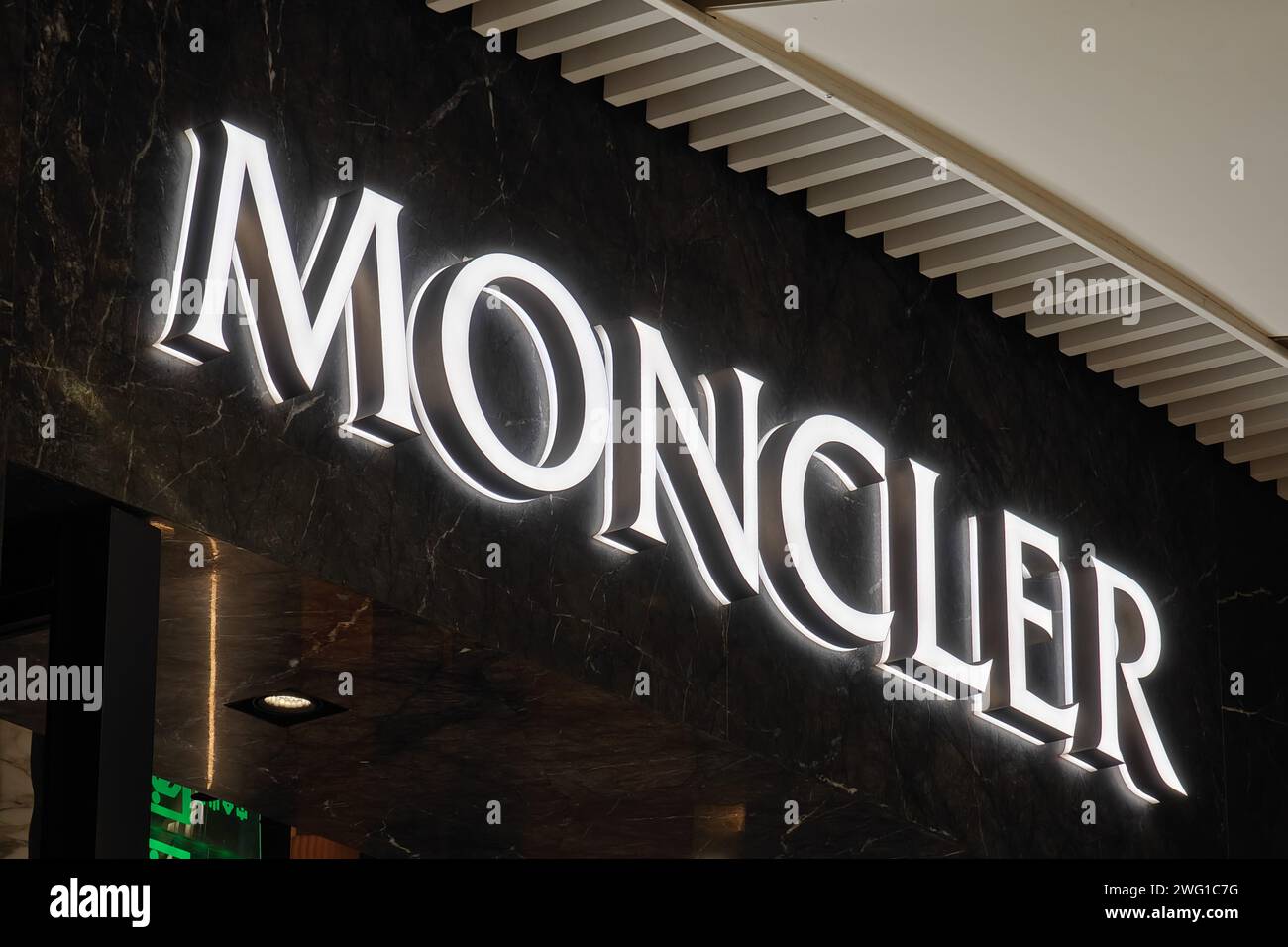 moncler mont logo