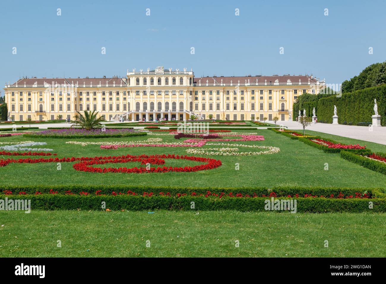 Neoclassical schonbrunn palace hi-res stock photography and images - Alamy