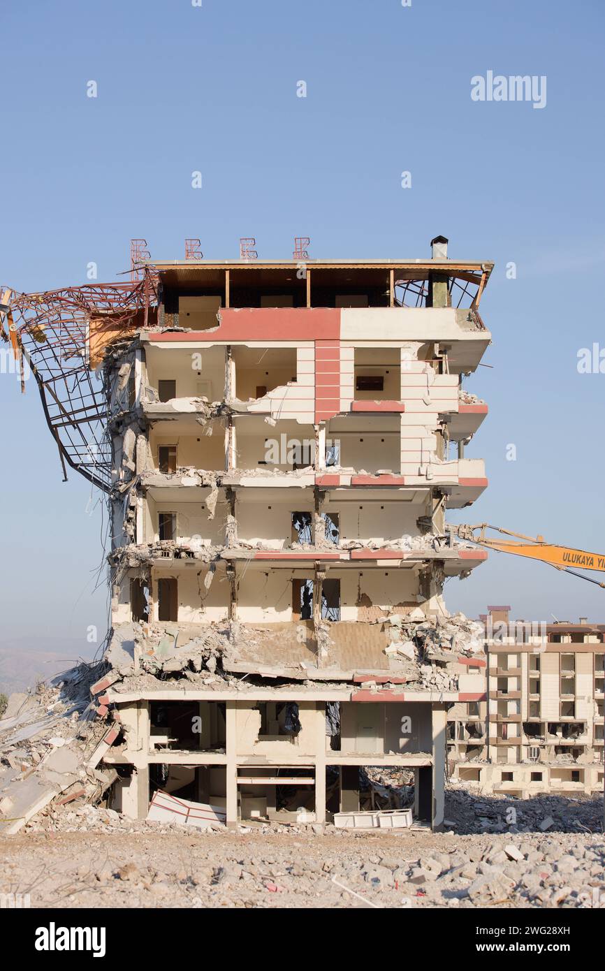 Nurdagi, Tuerkei, TUR Zerstoerte Hochhaeuser im Erdbebengebiet Region