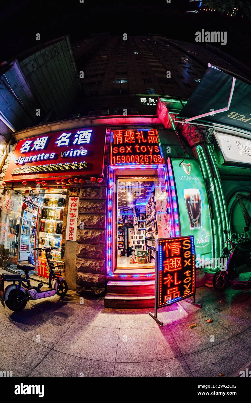 Old shanghai street scene hi-res stock photography and images - Alamy