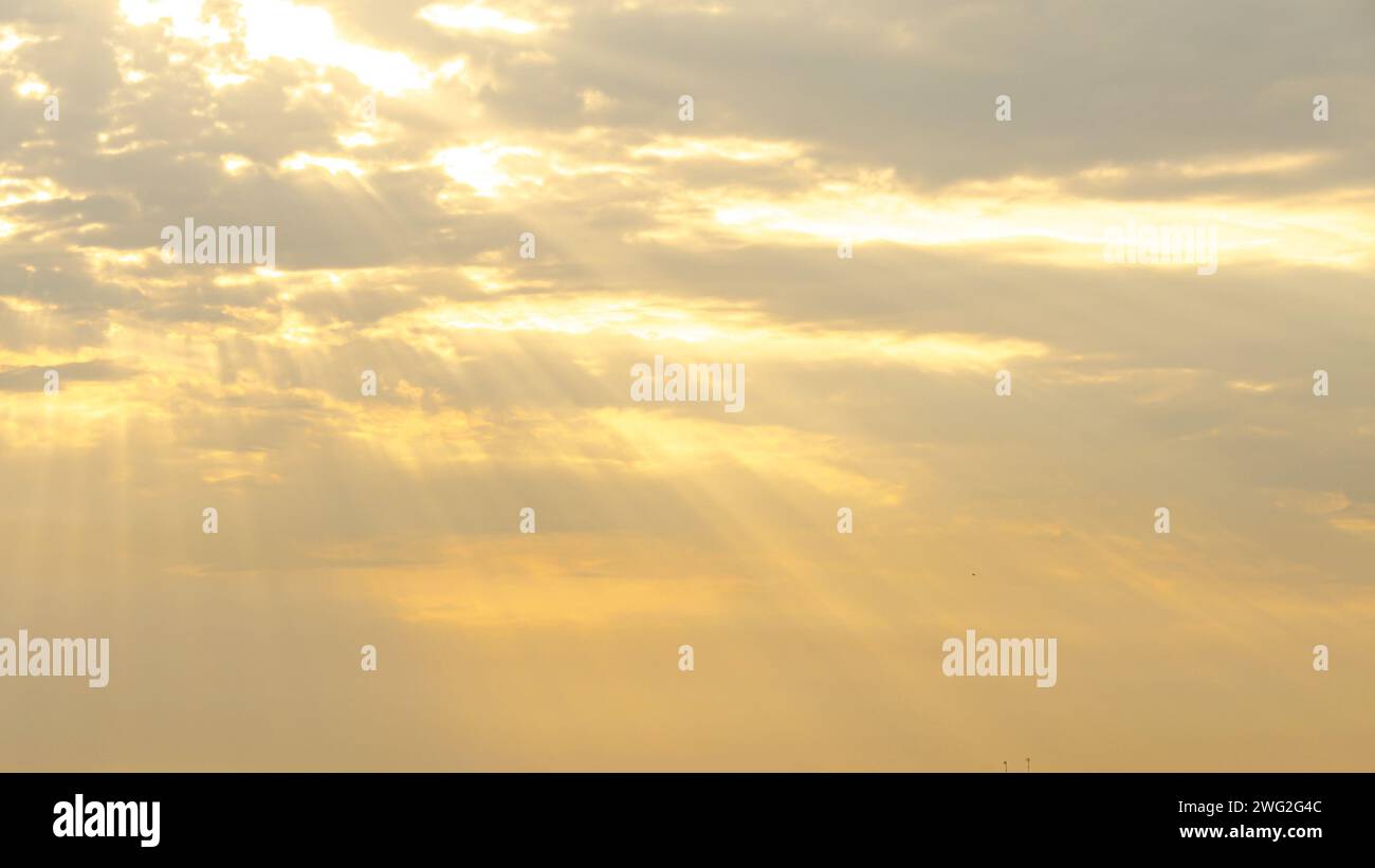 Cloudy sky with golden sunset hi-res stock photography and images - Alamy