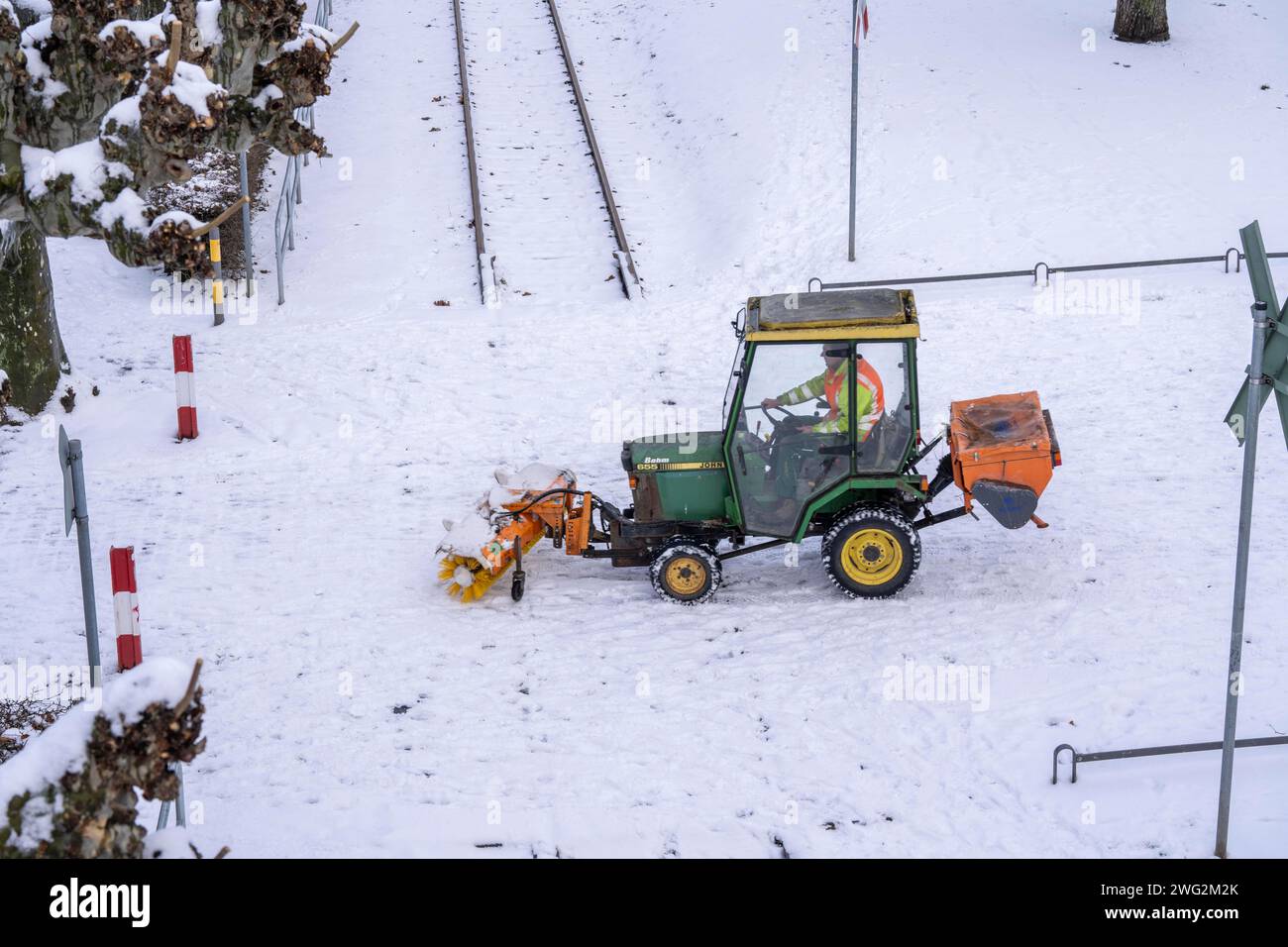 Winter onset, winter service, clearing snow and ice from sidewalks, sweeper, winter service tractor, Frankfurt, Hesse, Germany, Stock Photo