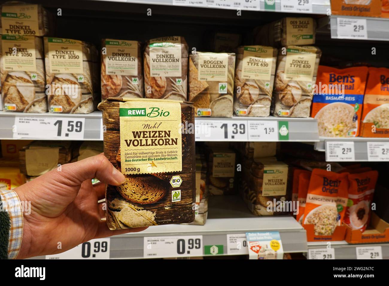 Bio label Weizen Vollkorn in a grocery Stock Photo