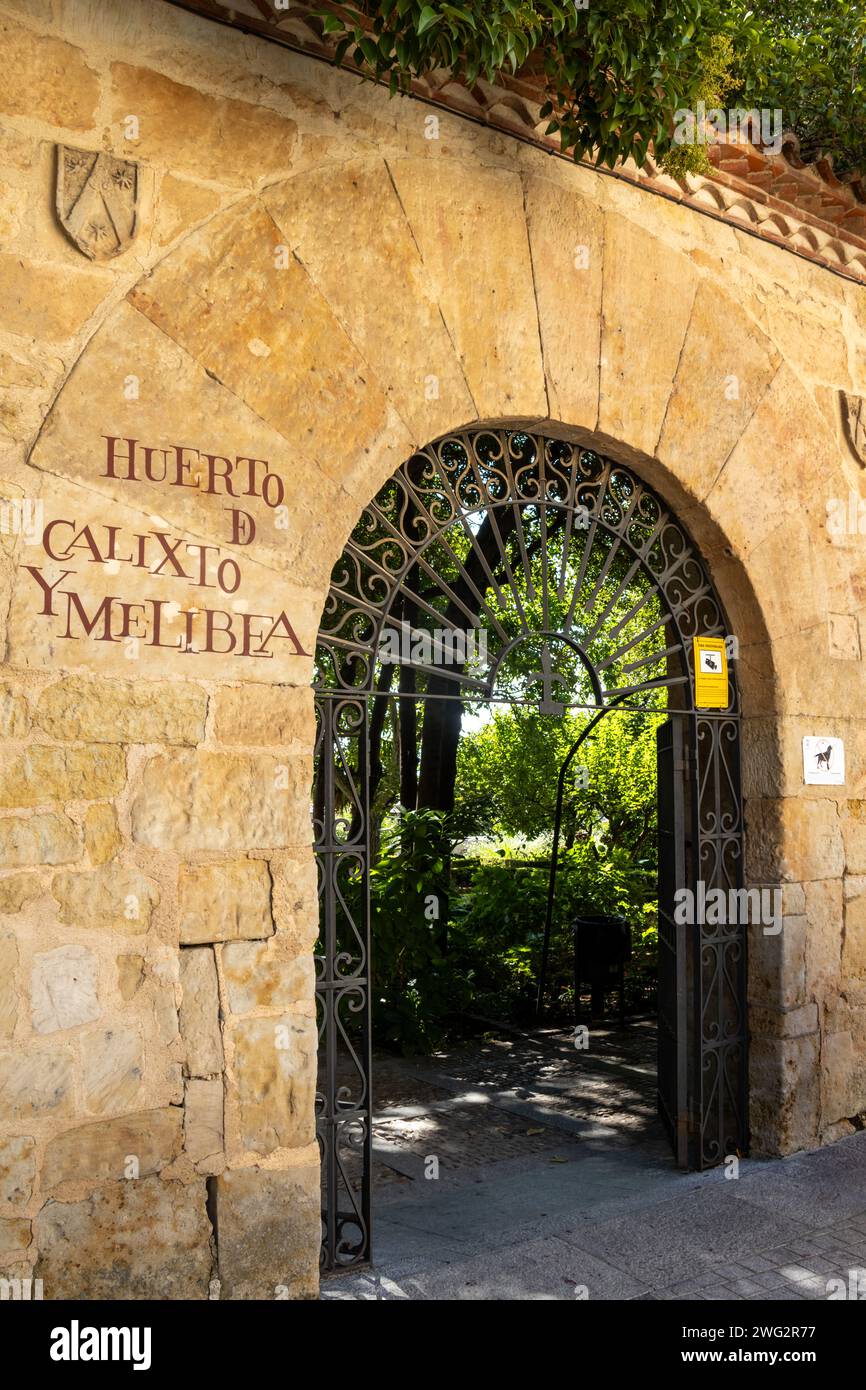 Puerta de entrada al huerto de Calixto y Melibea, Salamanca, España Stock Photo