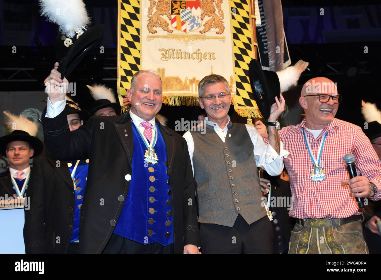 Christian Schottenhamel Filserpraesident Wirt Herbert Hainer FC Bayern Praesident Ehrenfilserhut-Traeger Philipp Lehmann Stationsprecher Muenchen 02.02.2024 Paulaner am Nockherberg Wirtshaus Filserball-Eiskoenigin:INNEN-Ehrenfilserhut-Verleihung Bernd Lindenthale Muenchen *** Christian Schottenhamel Filserpraesident Wirt Herbert Hainer FC Bayern Praesident Ehrenfilserhut Traeger Philipp Lehmann Stationsprecher Muenchen 02 02 2024 Paulaner am Nockherberg Wirtshaus Filserball Eiskoenigin INNEN Ehrenfilserhut Verleihung Bernd Lindenthale Muenchen Stock Photo